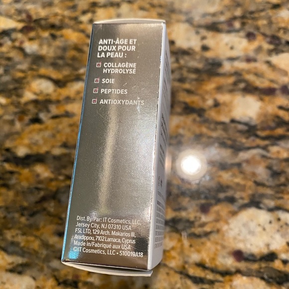 It Cosmetics Celebration Foundation (Fair) - Picture 3 of 9